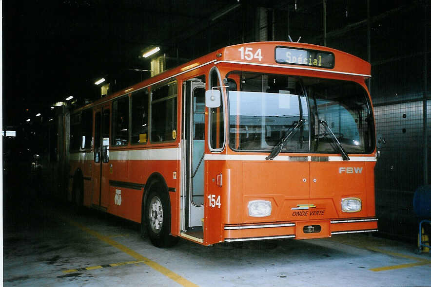 (074'215) - TN Neuch�tel - Nr. 154 - FBW/Hess Gelenktrolleybus (ex Nr. 54) am 16. januar 2005 in Marin, D�p�t