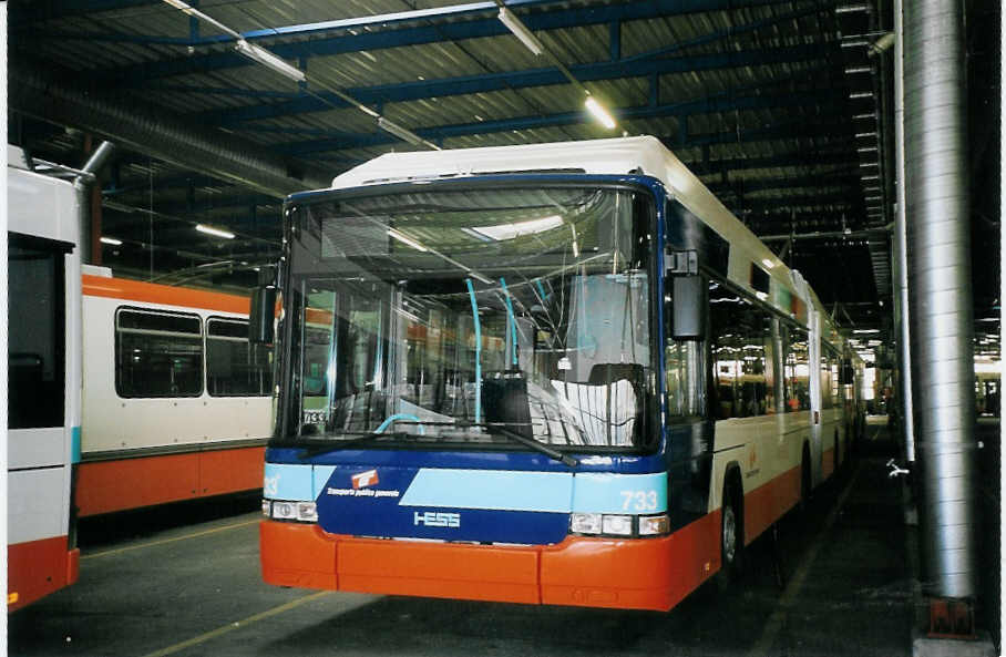 (075'025) - TPG Gen�ve - Nr. 733 - Hess/Hess Gelenktrolleybus am 24. Februar 2005 in Gen�ve, D�p�t