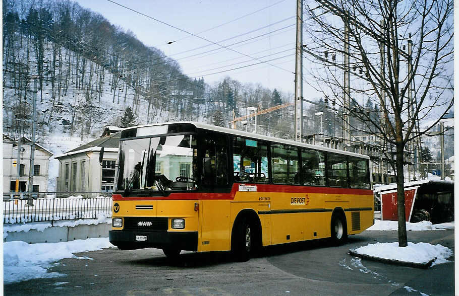 (075'207) - Steiner, Altb�ron - Nr. 12/LU 15'571 - NAW/Hess am 25. Februar 2005 beim Bahnhof Wolhusen