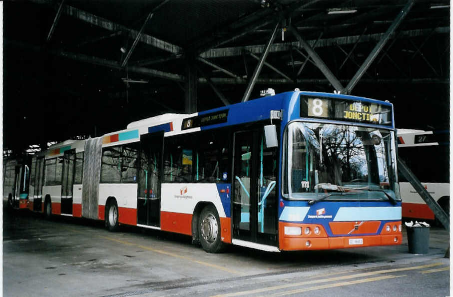 (075'532) - TPG Gen�ve - Nr. 325/GE 96'681 - Volvo am 6. M�rz 2005 in Gen�ve, D�p�t