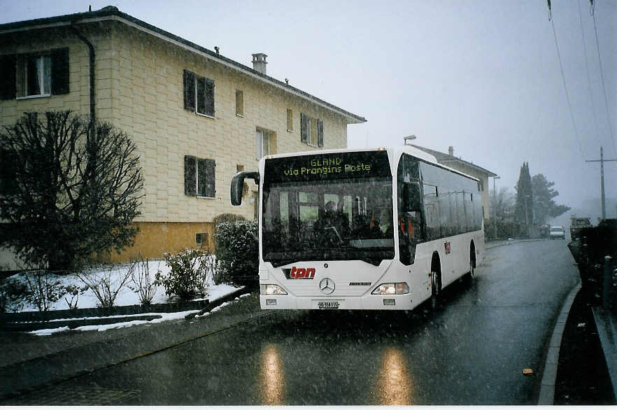 (075'620) - TPN Nyon - VD 558'015 - Mercedes am 6. M�rz 2005 beim Bahnhof Prangins