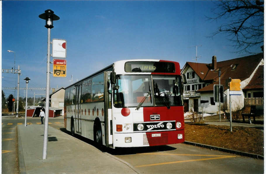 (075'721) - TPF Fribourg - Nr. 5/FR 300'223 - Volvo/Van Hool (ex GFM Fribourg Nr. 5) am 20. M�rz 2005 in Schwarzenburg, Bahnhof 