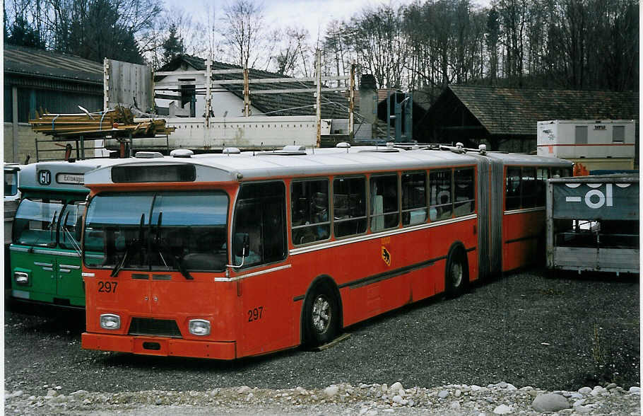 (076'108) - SVB Bern (RWB) - Nr. 297 - FBW/Hess (ex TPG Gen�ve Nr. 114) am 10. April 2005 in Oberburg, Ziegelgut