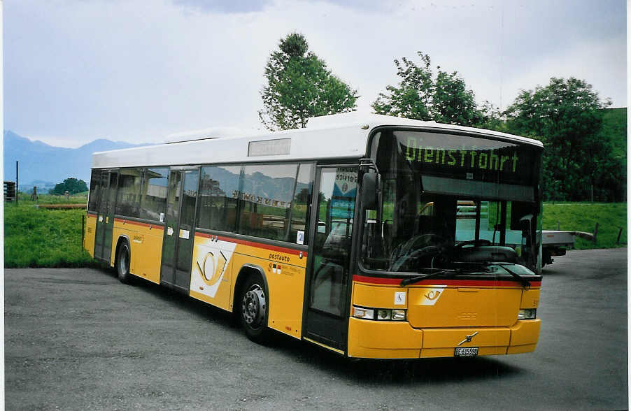 (077'011) - PostAuto Bern-Freiburg-Solothurn - Nr. 511/BE 615'598 - Volvo/Hess (ex P 25'677) am 29. Mai 2005 in Heimberg, Garage K�mpf