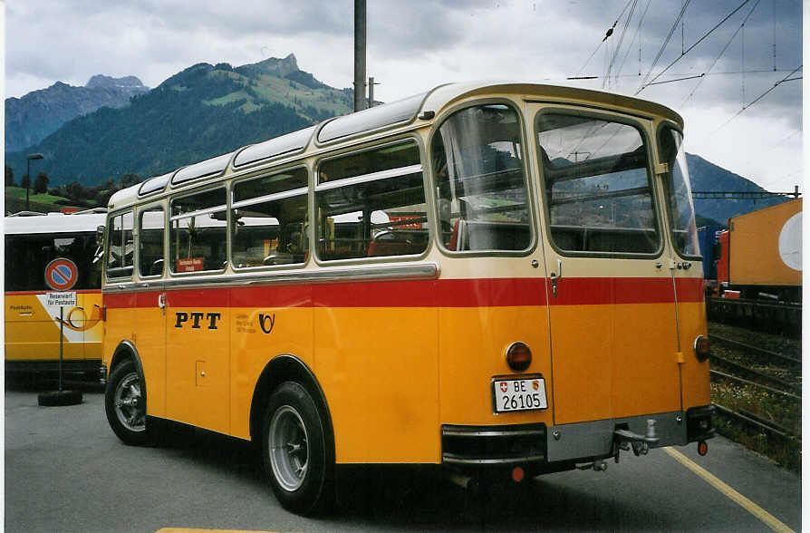 (078'128) - Schmid, Th�rishaus - Nr. 9/BE 26'105 - Saurer/R&J (ex Geiger, Adelboden Nr. 9) am 25. Juni 2005 beim Bahnhof Reichenbach
