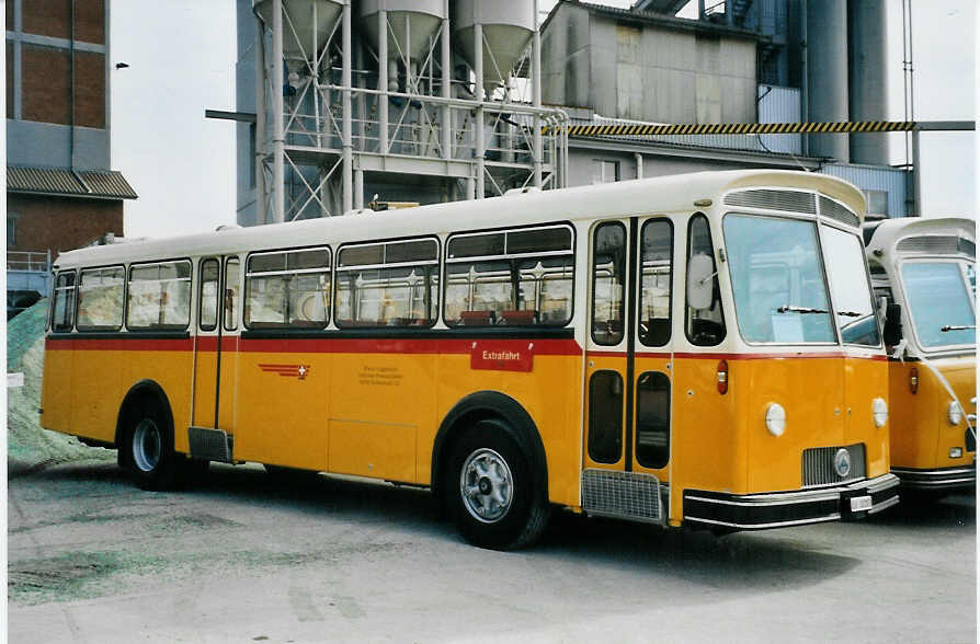(079'923) - Guggenb�hl, Eschenbach - LU 10'207 - Saurer/Saurer (ex Hugener, Stein; ex Moser, Preonzo; ex Geiger, Adelboden Nr. 20; ex P 25'534) am 27. August 2005 in Niederbipp, Saurertreffen