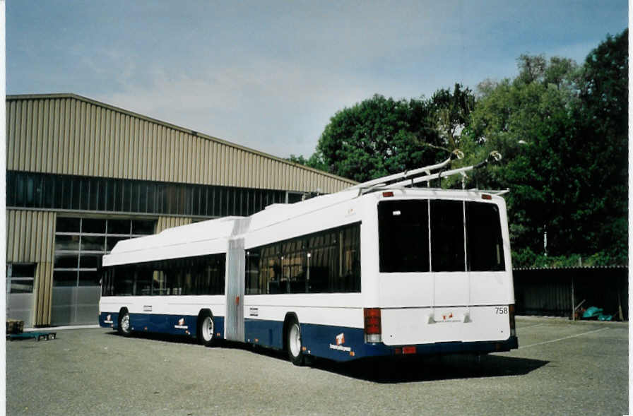 (079'932) - TPG Gen�ve - Nr. 758 - Hess/Hess Gelenktrolleybus am 27. August 2005 in Bellach, Hess