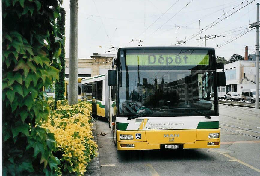 (080'013) - TN Neuch�tel - Nr. 242/NE 114'242 - MAN am 27. August 2005 in Neuch�tel, D�p�t
