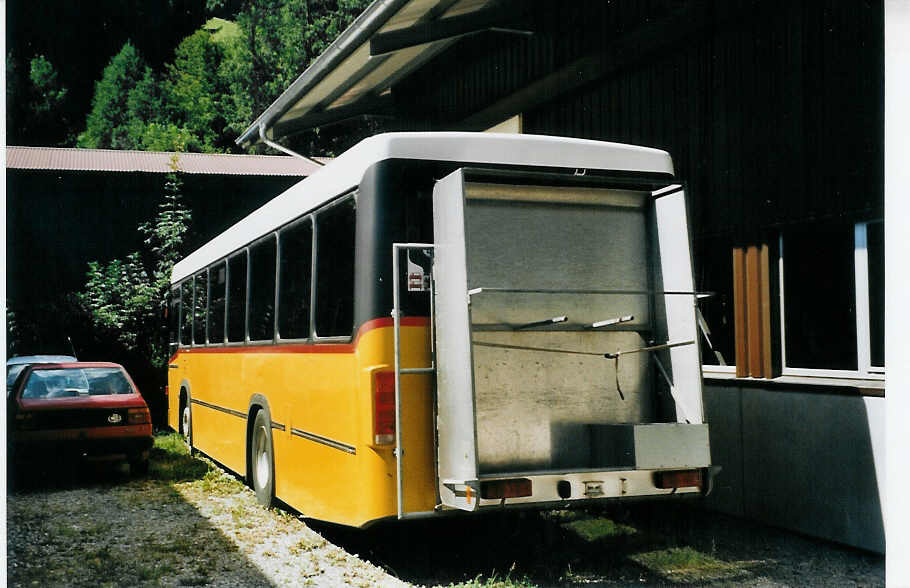 (080'228) - K�bli, Gstaad - Volvo/Lauber am 3. September 2005 in Gstaad, Garage