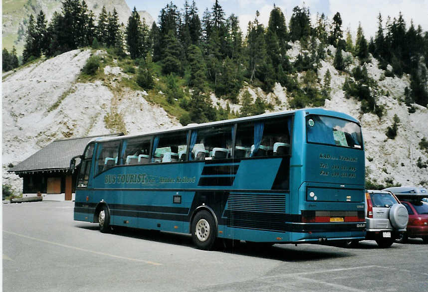 (080'234) - Aus der Tschechoslowakei: Bus Tourist, Hrades Kr�lov� - TUA-44-55 - DAF/Berkhof am 3. September 2005 auf dem Col du Pillon 