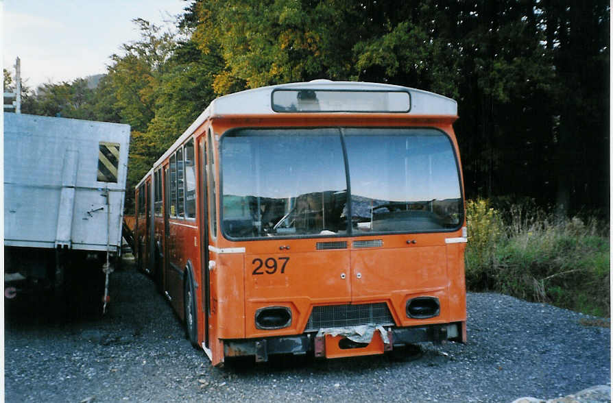(080'717) - SVB Bern (RWB) - Nr. 297 - FBW/Hess (ex TPG Gen�ve Nr. 114) am 16. Oktober 2005 in Oberburg, Ziegelgut