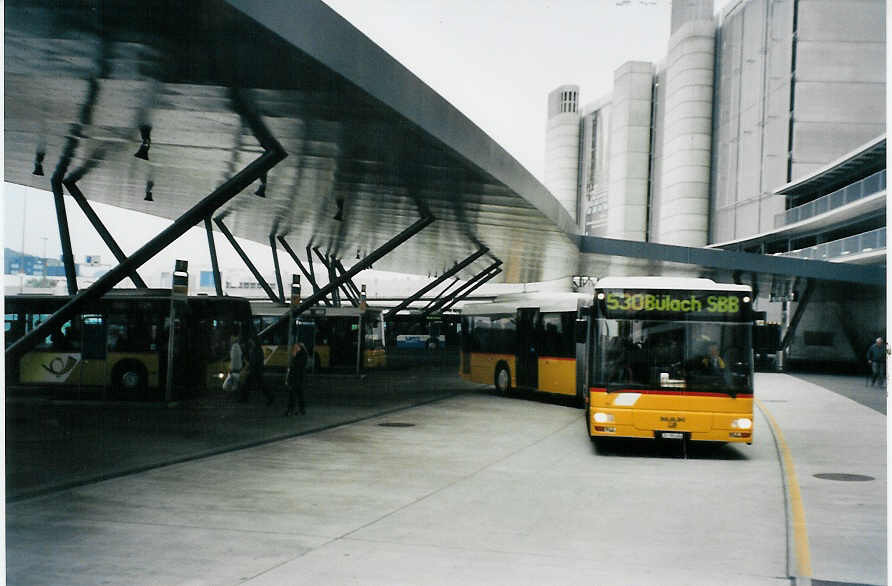 (081'007) - PostAuto Z�rich - Nr. 21/ZH 780'686 - MAN (ex P 26'016) am 18. Oktober 2005 in Z�rich, Flughafen