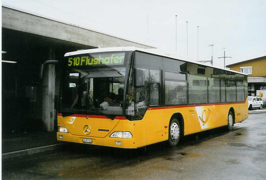 (081'625) - ASN Stadel - ZH 387'040 - Mercedes am 28. November 2005 beim Bahnhof R�mlang