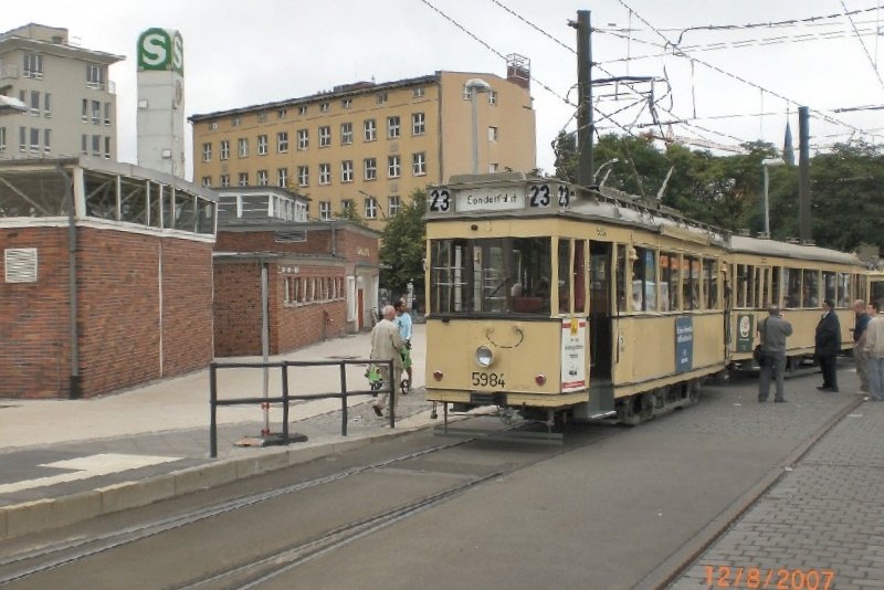 Hist. Strassenbahnzug Typ T24 am Nordbahnhof, Berlin 