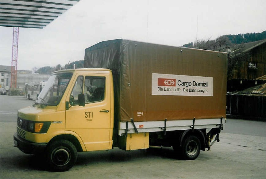 (021'916) - Aus dem Archiv: STI Thun - Nr. 144/BE 11'757 - Mercedes am 6. M�rz 1998 in Thun, Garage