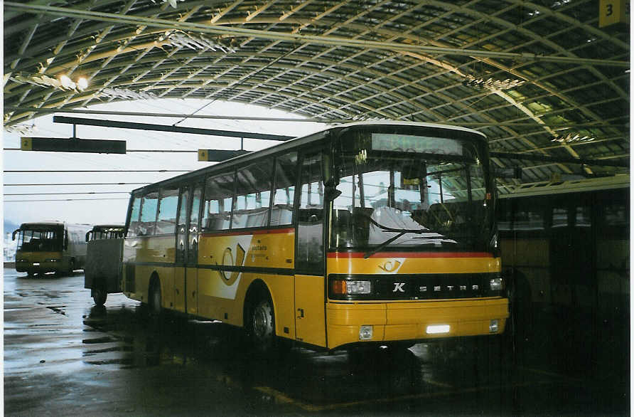 (082'313) - PostAuto Graub�nden - GR 102'329 - Setra (ex P 25'104) am 1. Januar 2006 in Chur, Postautostation