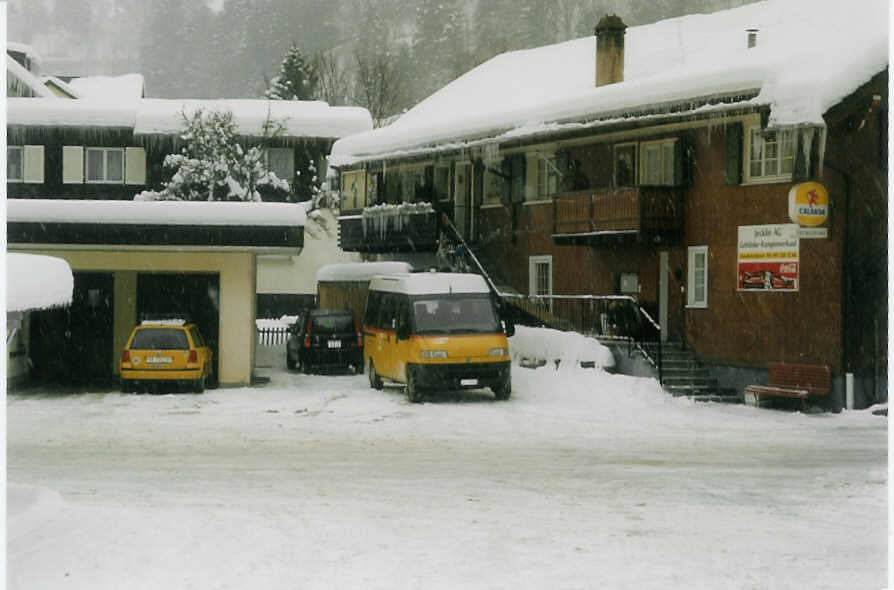 (082'325) - Hartmann, K�blis - Nr. 10/GR 32'598 - Fiat am 1. Januar 2006 beim Bahnhof Schiers