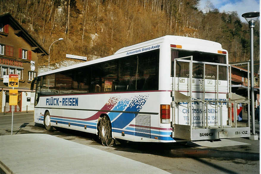 (082'801) - Fl�ck, Brienz - BE 156'358 - Setra am 22. Januar 2006 beim Bahnhof Brienz