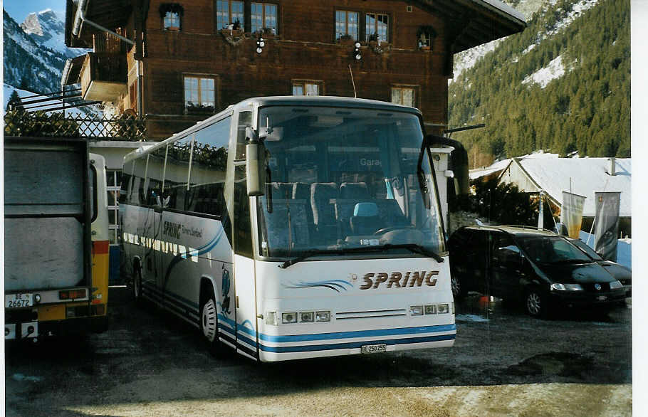 (082'914) - Spring, Schwenden - BE 250'255 - Dr�gm�ller am 6. Februar 2006 in Schwenden, Garage