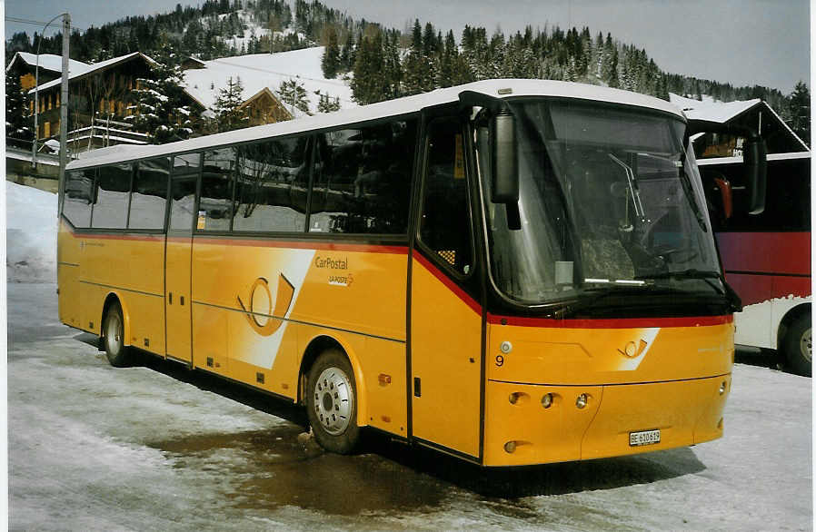 (083'204) - Fischer, Marin - Nr. 9/BE 610'619 - Bova am 19. Februar 2006 beim Bahnhof Saanenm�ser