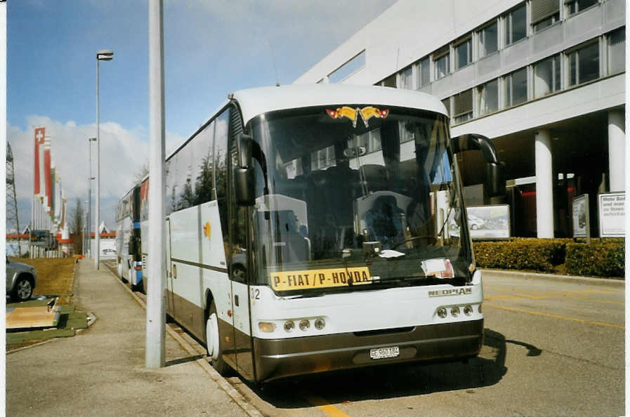 (083'614) - Dupraz, Gen�ve - Nr. 32/GE 960'184 - Neoplan am 6. M�rz 2006 in Gen�ve, Palexpo