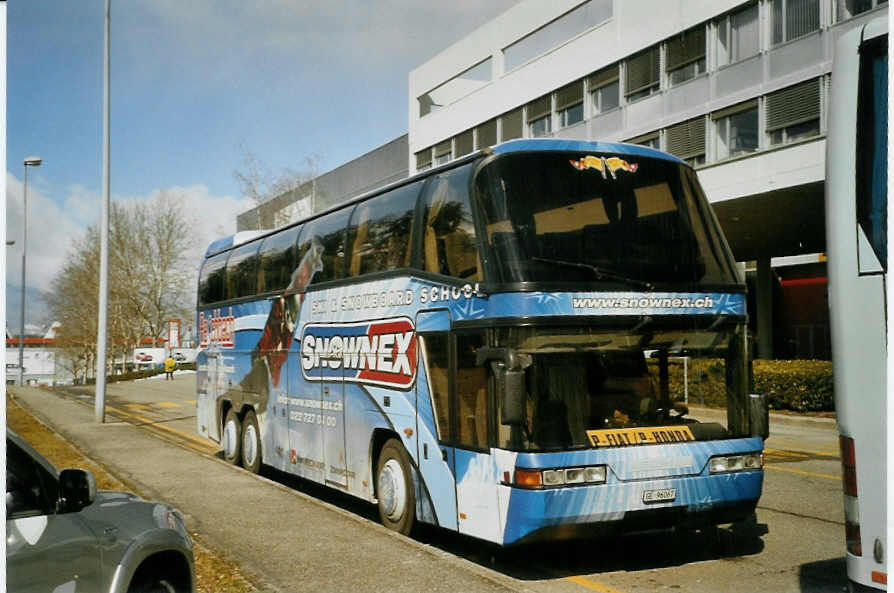 (083'615) - Dupraz, Gen�ve - GE 96'067 - Neoplan am 6. M�rz 2006 in Gen�ve, Palexpo