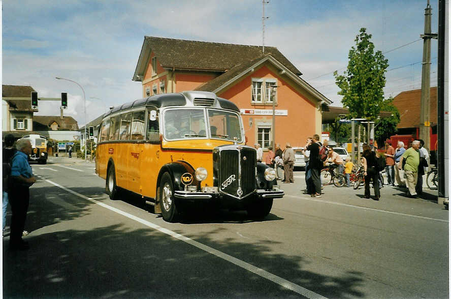 (085'014) - Gogniat, M�nchenbuchsee - BE 147'903 - FBW/FHS (ex Herzog, Muttenz; ex Kontiki, Wettingen Nr. 4; ex Nett, Bachs; ex P 23'179; ex P 2187) am 13. Mai 2006 beim Bahnhof Aarberg