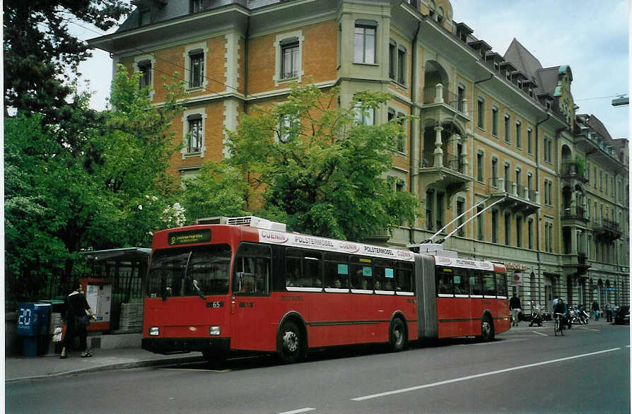 (085'502) - Bernmobil, Bern - Nr. 65 - Volvo/Hess Gelenktrolleybus am 22. Mai 2006 in Bern, Universit�t