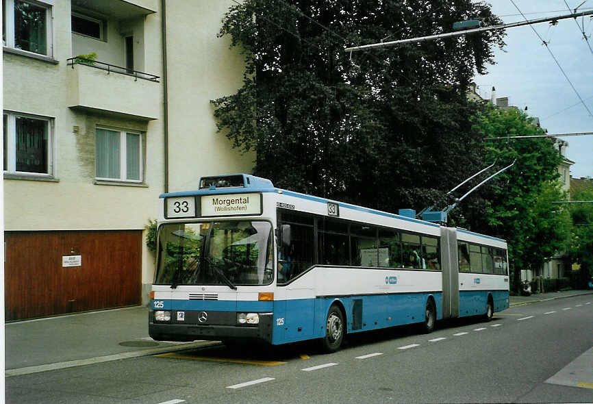 (085'614) - VBZ Z�rich - Nr. 125 - Mercedes Gelenktrolleybus am 25. Mai 2006 in Z�rich, Klusplatz
