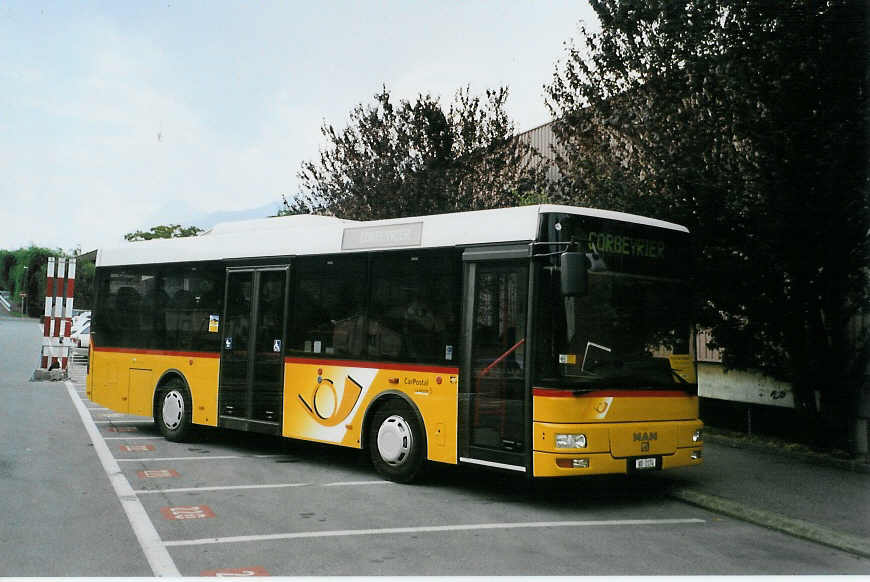 (087'902) - TPC Aigle - VD 1174 - MAN/G�ppel am 26. Juli 2006 beim Bahnhof Aigle