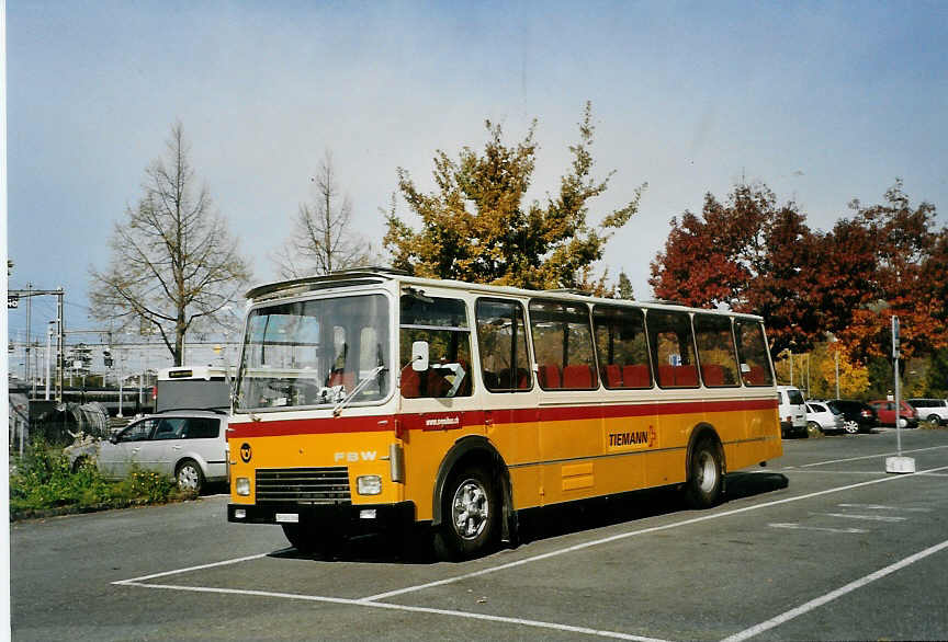 (090'403) - Tiemann, Oetwil - Nr. 6/ZH 560'266 - FBW/FHS (ex B�tra, Birr Nr. 28; ex P 24'186) am 28. Oktober 2006 in Thun, Seestrasse
