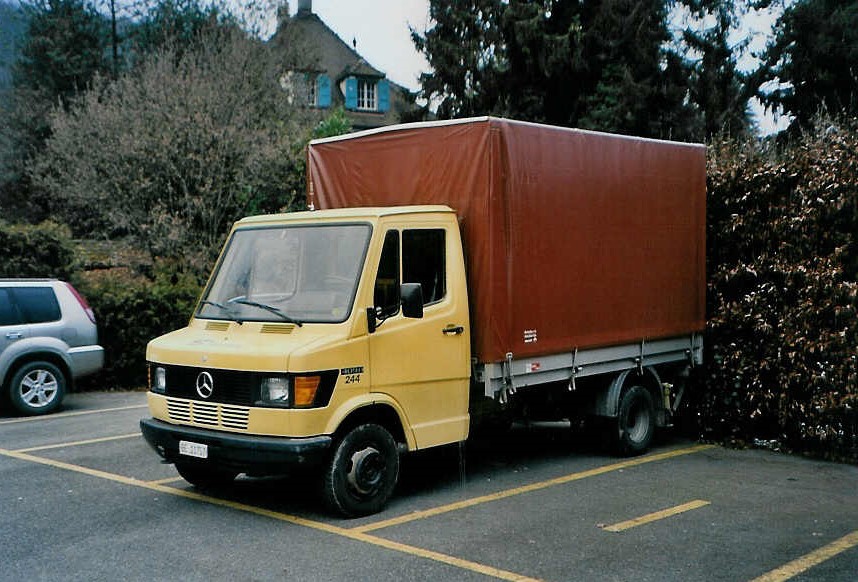 (091'027) - Aus dem Archiv: STI Thun - Nr. 244/BE 11'757 - Mercedes (ex Nr. 144) am 19. Dezember 2006 bei der Schiffl�ndte Thun