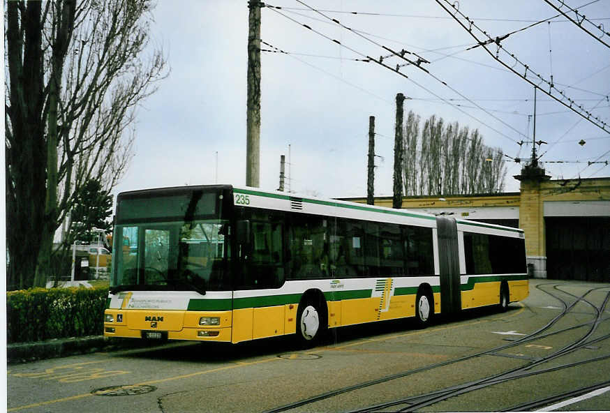 (093'322) - TN Neuch�tel - Nr. 235/NE 111'235 - MAN am 25. M�rz 2007 in Neuch�tel, D�p�t