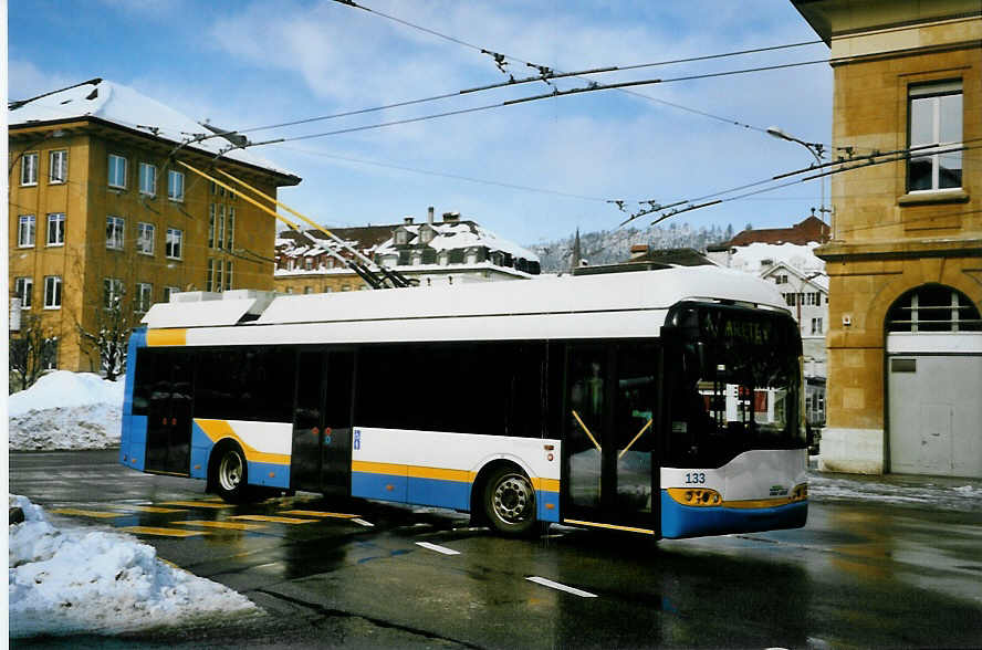 (093'332) - TC La Chaux-de-Fonds - Nr. 133 - Solaris Trolleybus am 25. M�rz 2007 beim Bahnhof La Chaux-de-Fonds