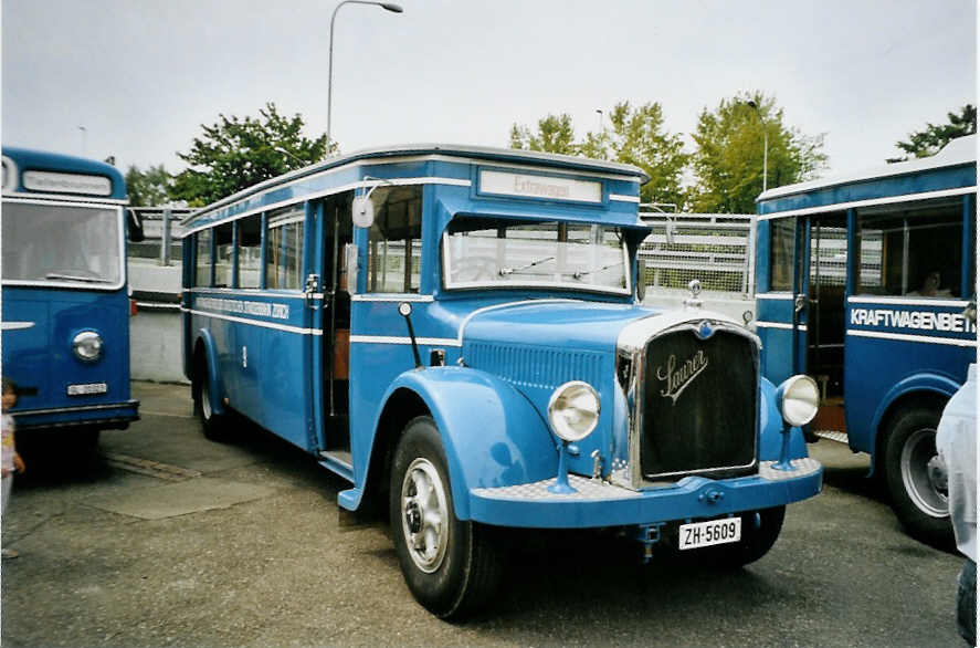 (094'629) - VBZ Z�rich - Nr. 9/ZH 5609 - Saurer/SWS (ex Bamert, Wollerau; ex BBA Aarau Nr. 1; ex VBZ Z�rich Nr. 209; ex VBZ Z�rich Nr. 9) am 26. Mai 2007 beim Bahnhof Tiefenbrunnen