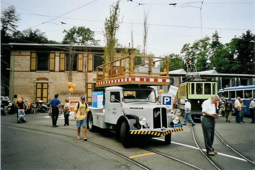 (094'636) - Aus dem Archiv: VBZ Z�rich - Nr. 402/ZH 1330 - Saurer am 26. Mai 2007 in Z�rich, Burgwies