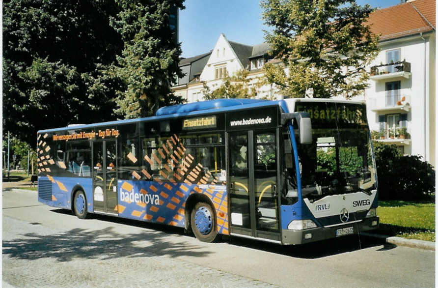 (097'017) - SWEG Lahr - FR-H 2632 - Mercedes am 6. August 2007 beim Bahnhof L�rrach