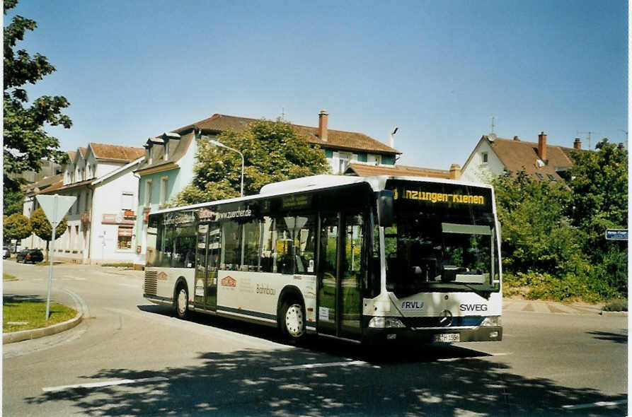 (097'032) - SWEG Lahr - FR-H 1556 - Mercedes am 6. August 2007 beim Bahnhof L�rrach