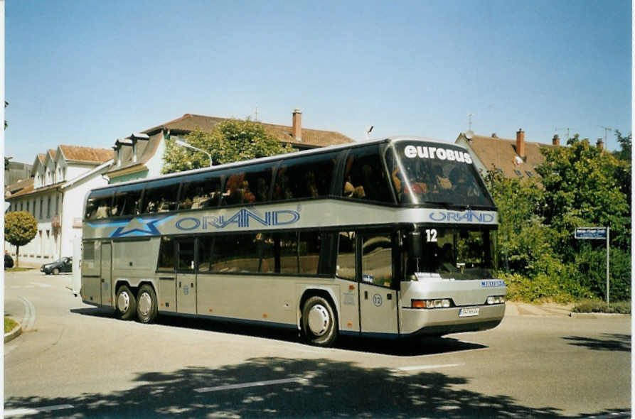 (097'033) - Orland, Schweinfurt - Nr. 12/SW-KH 24 - Neoplan am 6. August 2007 beim Bahnhof L�rrach