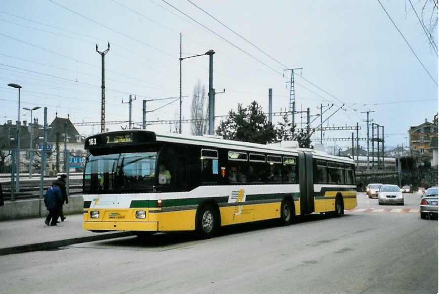 (102'213) - TN Neuch�tel - Nr. 163 - FBW/Hess Gelenktrolleybus am 22. Dezember 2007 beim Bahnhof Neuch�tel