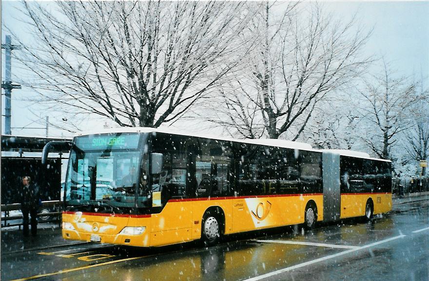 (105'517) - TMR Martigny - VS 328'801 - Mercedes am 21. M�rz 2008 beim Bahnhof Martigny