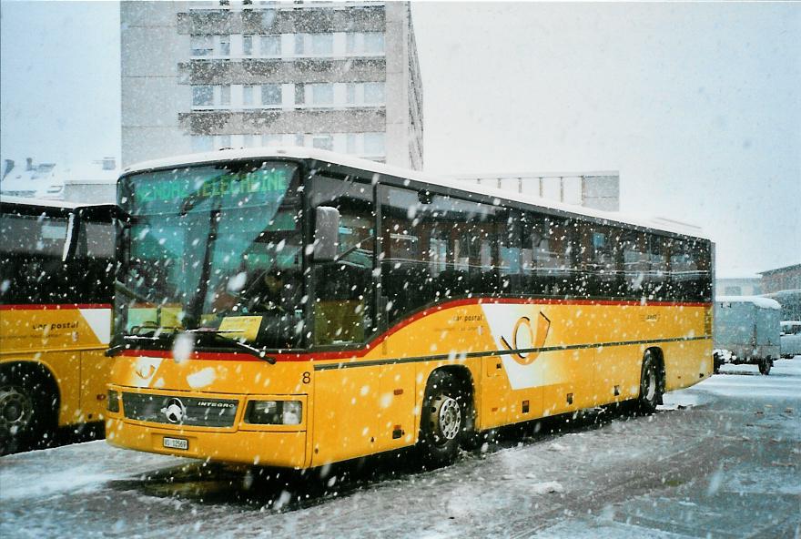 (105'614) - Lathion, Sion - Nr. 8/VS 12'569 - Mercedes am 21. M�rz 2008 beim Bahnhof Sion