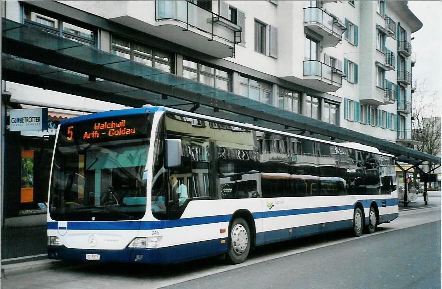 (105'720) - Auf der Maur, Steinen - Nr. 245/SZ 5873 - Mercedes am 23. M�rz 2008 beim Bahnhof Zug