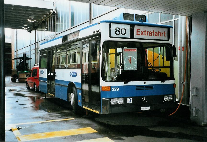 (106'516) - VBZ Z�rich - Nr. 229 - Mercedes am 15. April 2008 in Luzern, Verkehrshaus