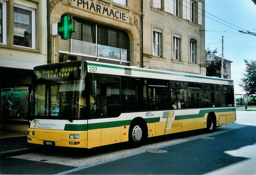 (109'904) - TN Neuch�tel - Nr. 227/NE 111'227 - MAN am 2. August 2008 in Neuch�tel, Place Pury