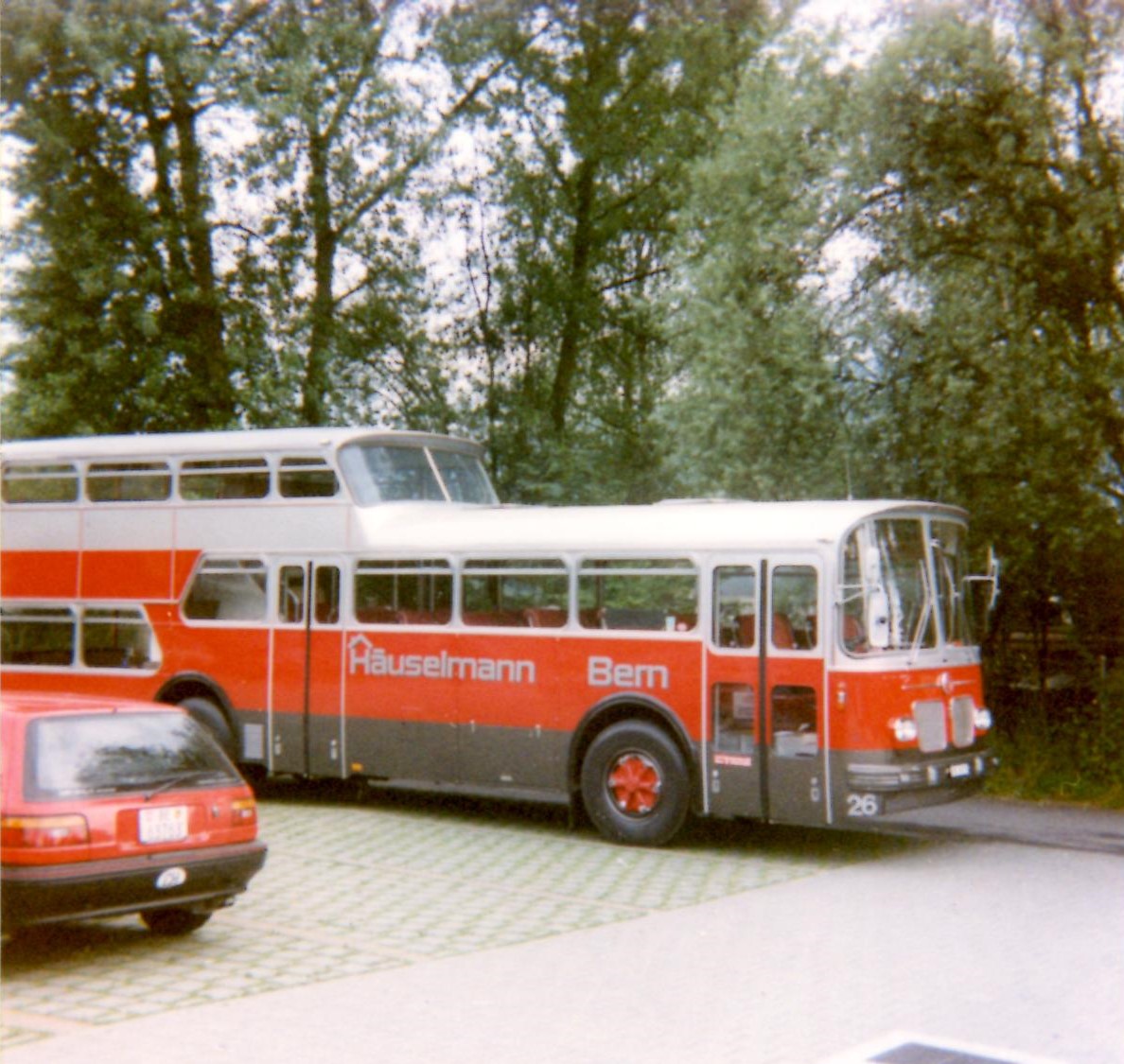(11-08) - Aus dem Archiv: H�uselmann, Bern - Nr. 26/BE 9475 - FBW/Vetter-R&J Anderthalbdecker (ex AFA Adelboden Nr. 9) am 23. Juli 1994 in Thun, Scherzligen/Schadau