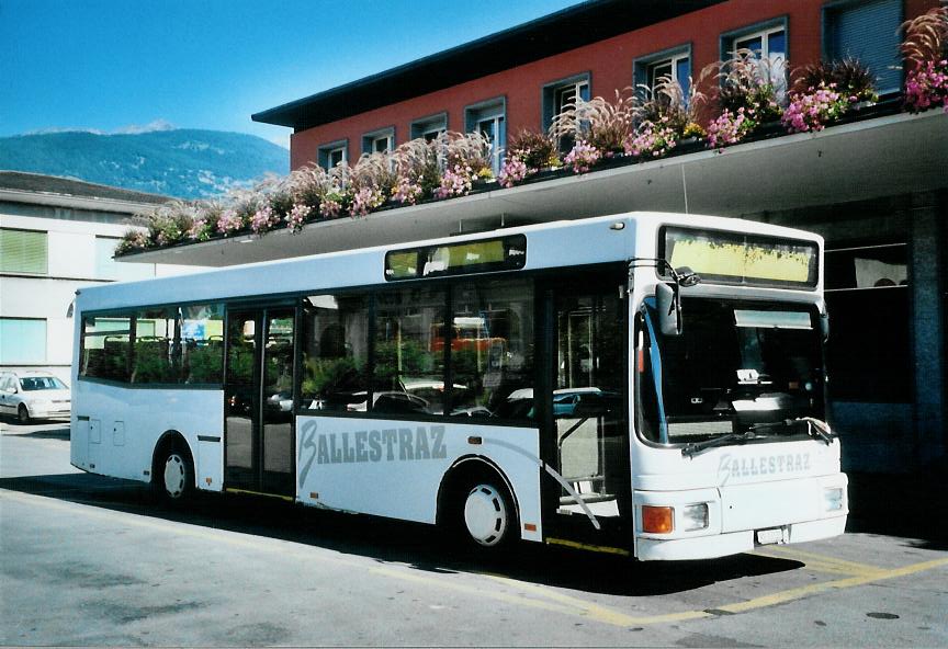 (110'026) - Ballestraz, Gr�ne - VS 13'122 - MAN/Hess (ex BGU Grenchen Nr. 2) am 3. August 2008 beim Bahnhof Sion