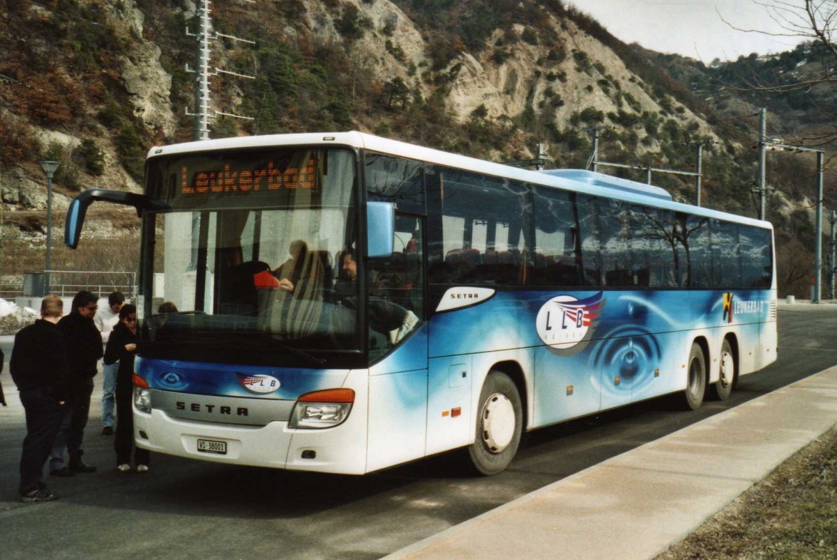 (114'627) - LLB Susten - Nr. 1/VS 38'001 - Setra am 1. M�rz 2009 in Leuk, Garage