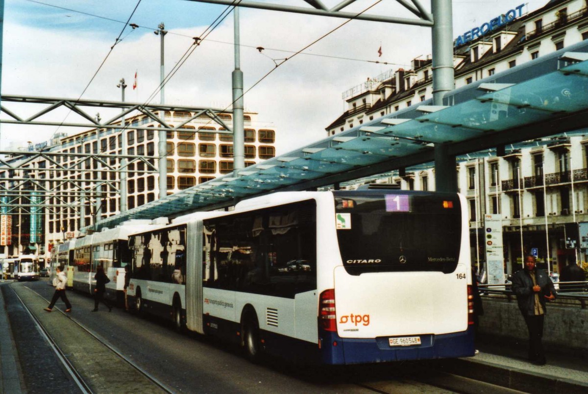 (115'009) - TPG Gen�ve - Nr. 164/GE 960'548 - Mercedes am 8. M�rz 2009 beim Bahnhof Gen�ve