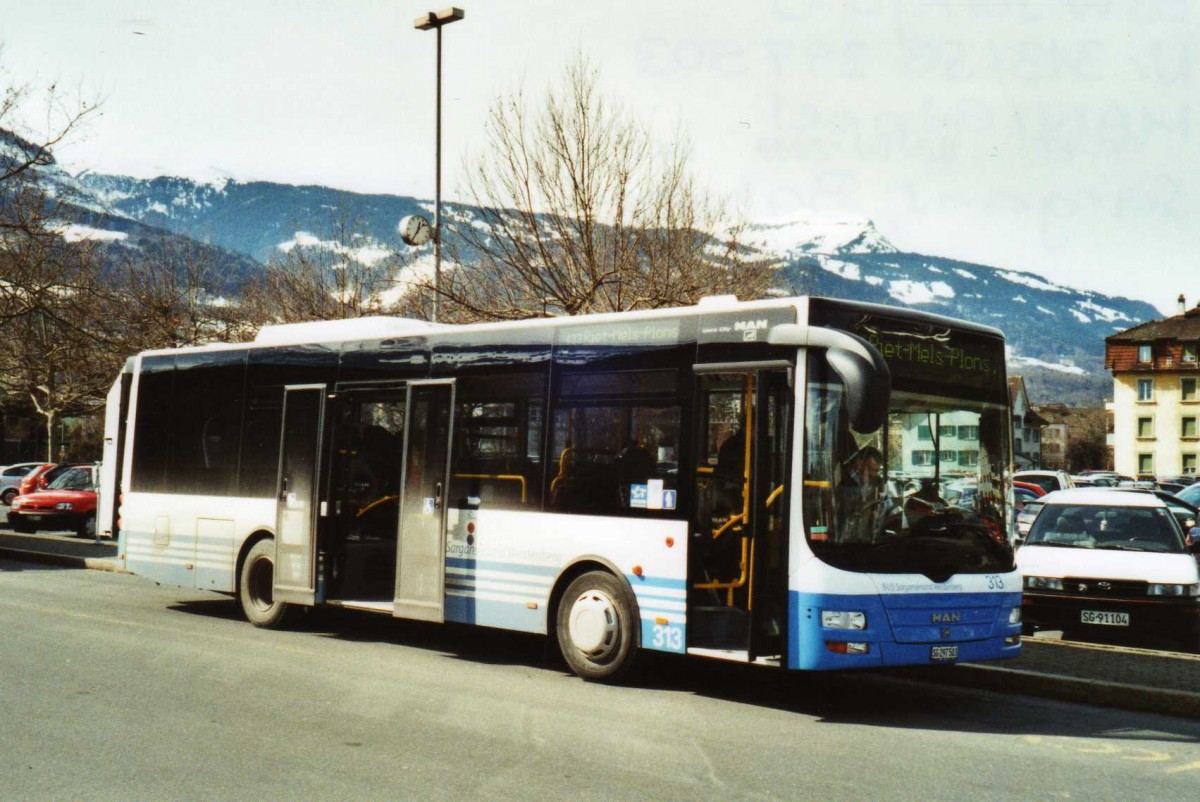 (115'126) - BSW Sargans - Nr. 313/SG 297'503 - MAN/G�ppel am 14. M�rz 2009 beim Bahnhof Sargans